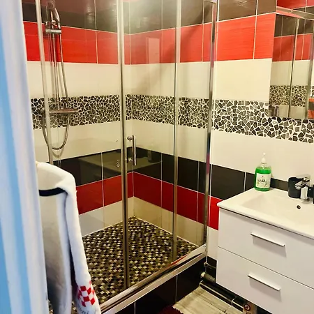 Booking كليشي