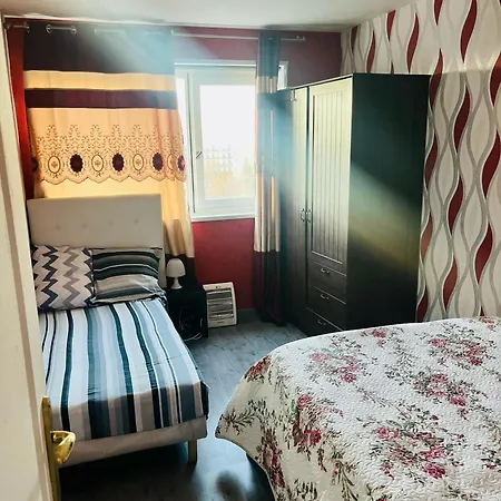 شقة Booking كليشي